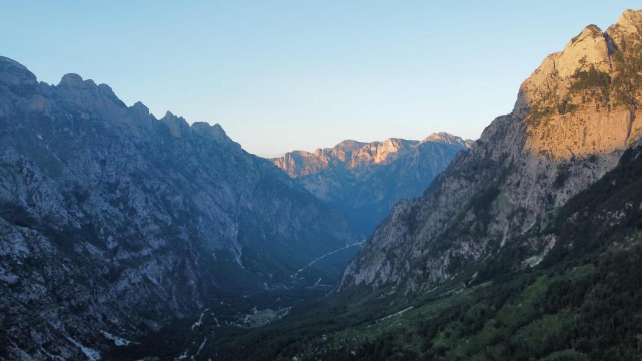 Bujtina Arlindi Bed & Breakfast Валбона Екстериор снимка