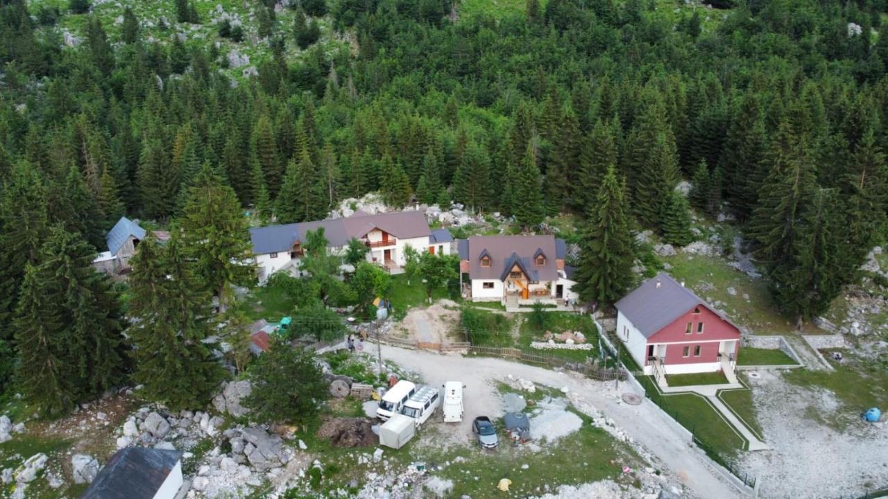 Bujtina Arlindi Bed & Breakfast Валбона Екстериор снимка