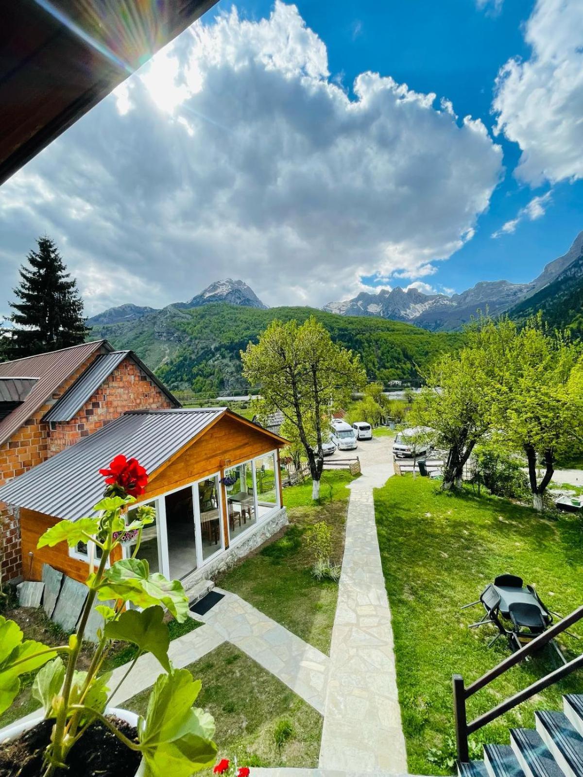 Bujtina Arlindi Bed & Breakfast Валбона Екстериор снимка