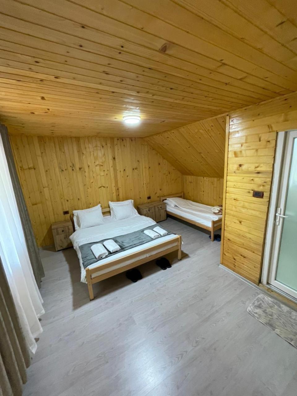 Bujtina Arlindi Bed & Breakfast Валбона Екстериор снимка